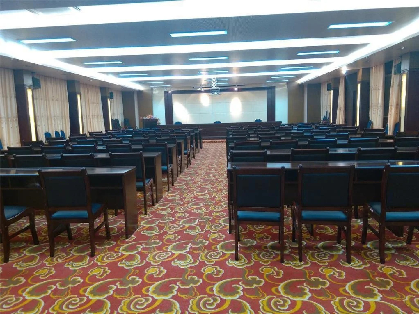 Wuzhishan Huajue Business Hotel