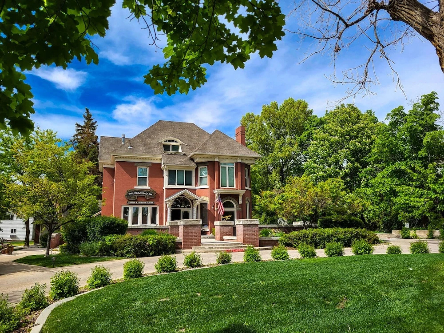 The Anniversary Inn Logan