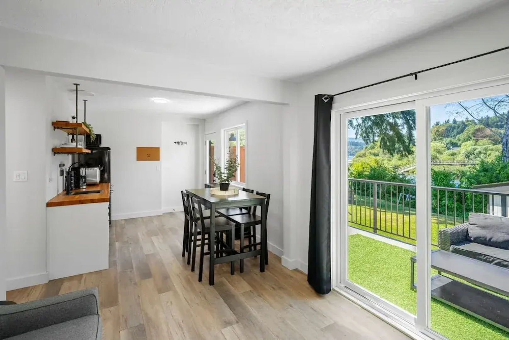 Riverside by Cowichan Lake Cottages