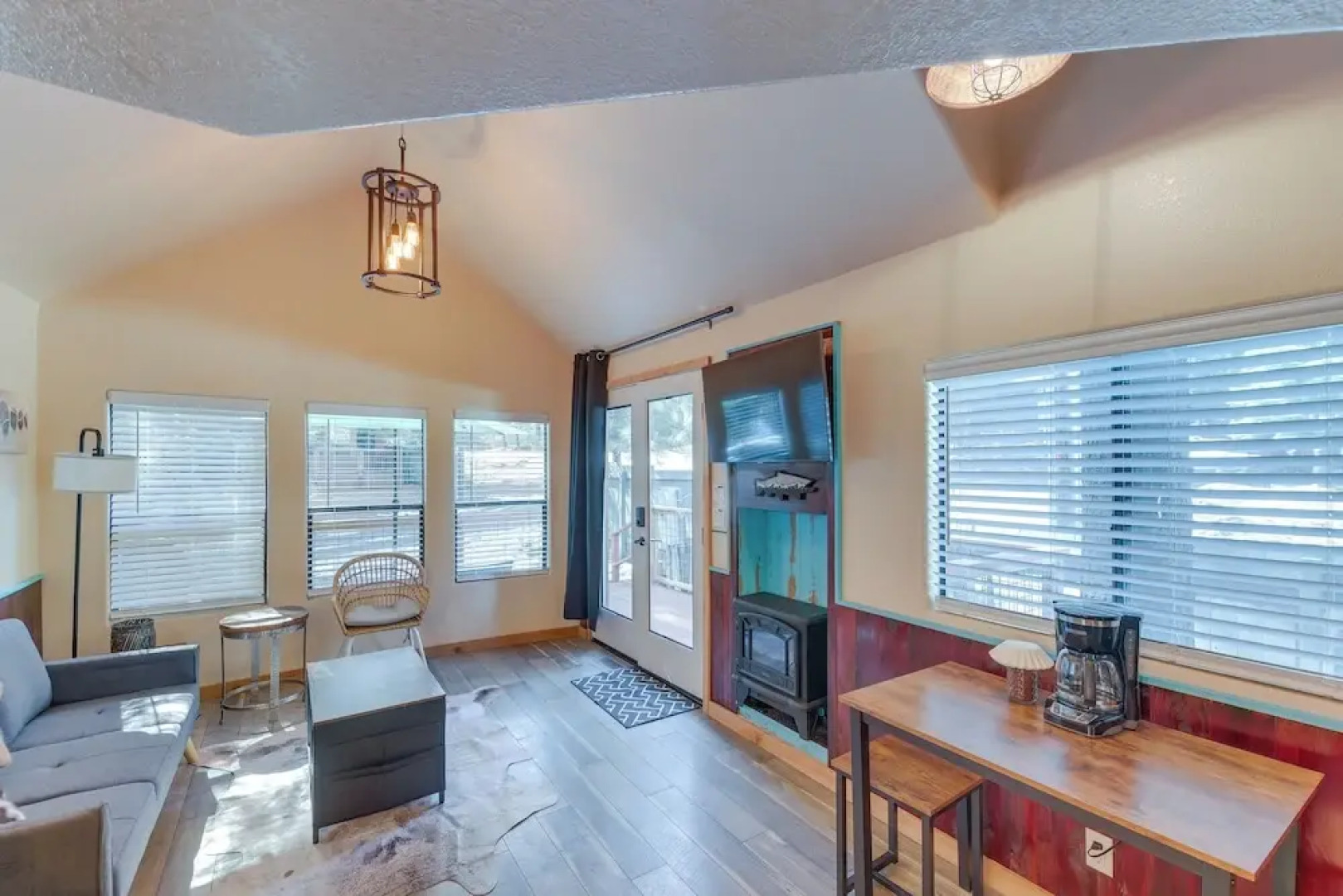 Quiet Lake Almanor Cabin, Steps to Fishing