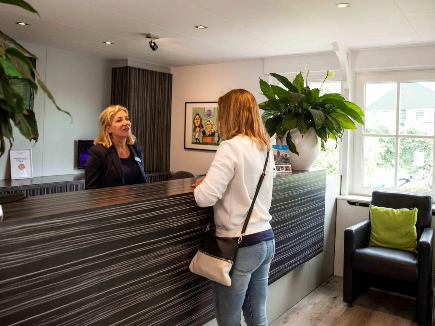 Modern chalet with sauna and spa, on a holiday park in a wetland area