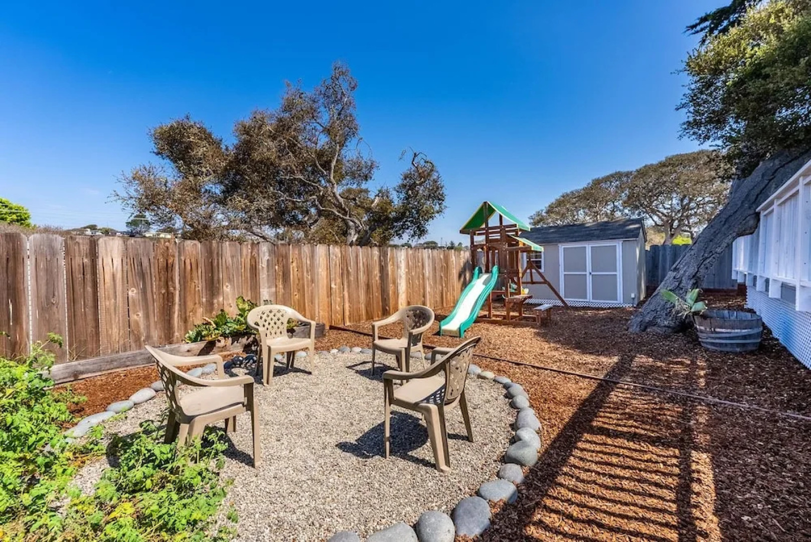 Cozy Oaks - A Coastal Getaway With Idyllic Scenery!