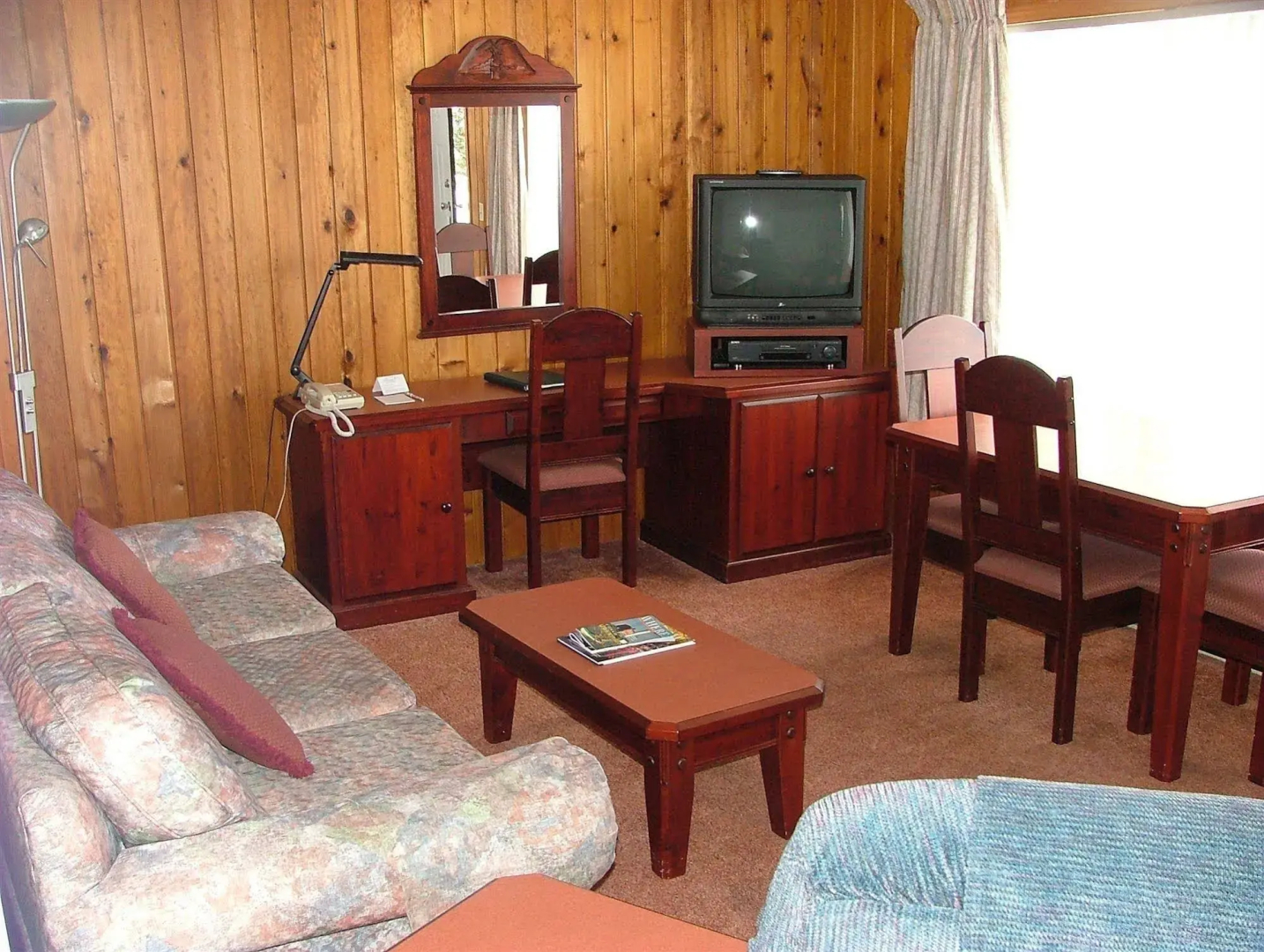The Cedarwood Inn & Suites