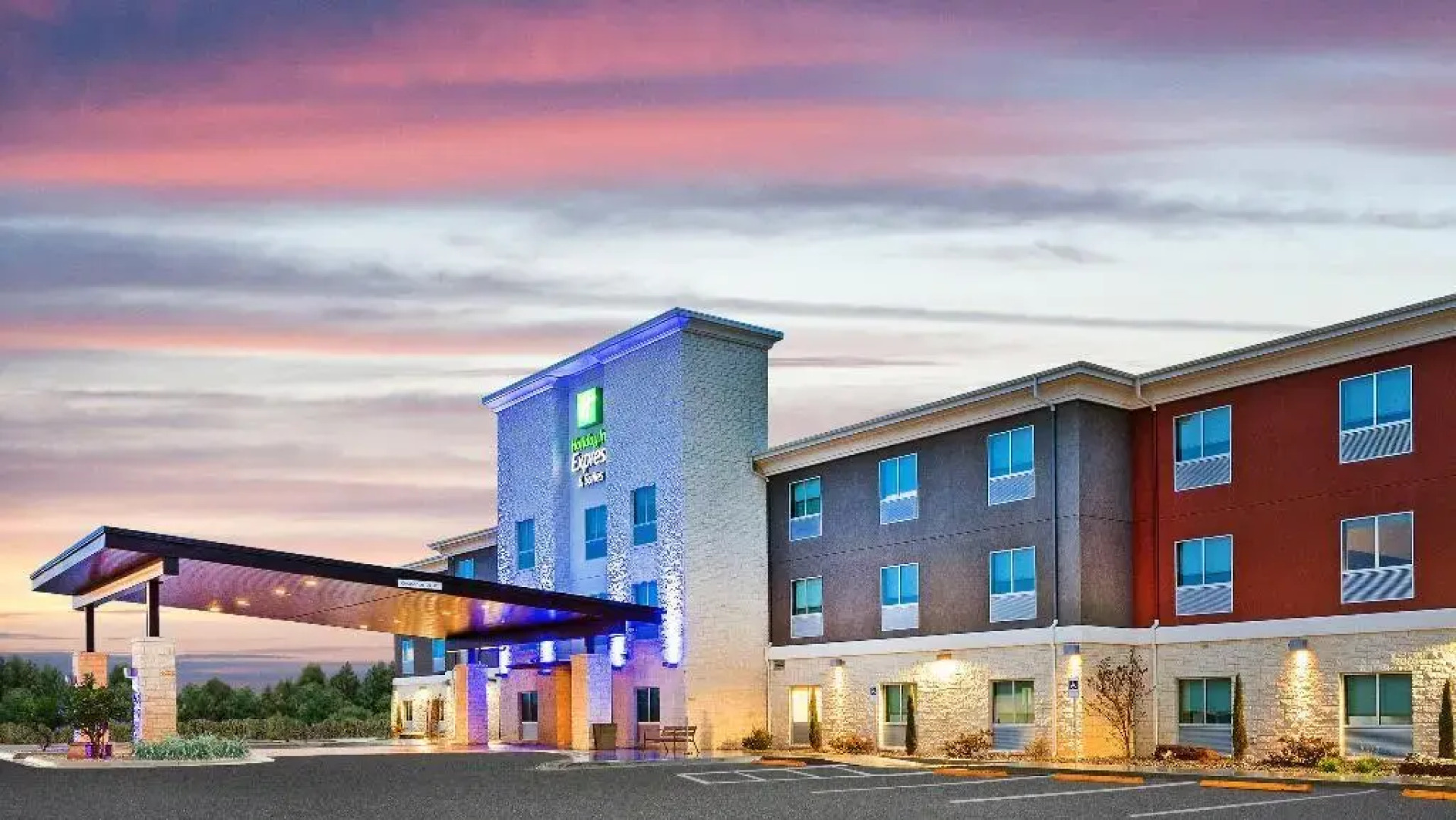 Holiday Inn Express & Suites Junction by IHG