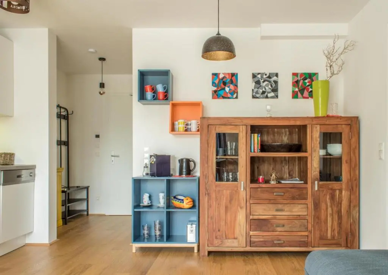 Yellow Flower Apartment with Pool - 5 min to Lake