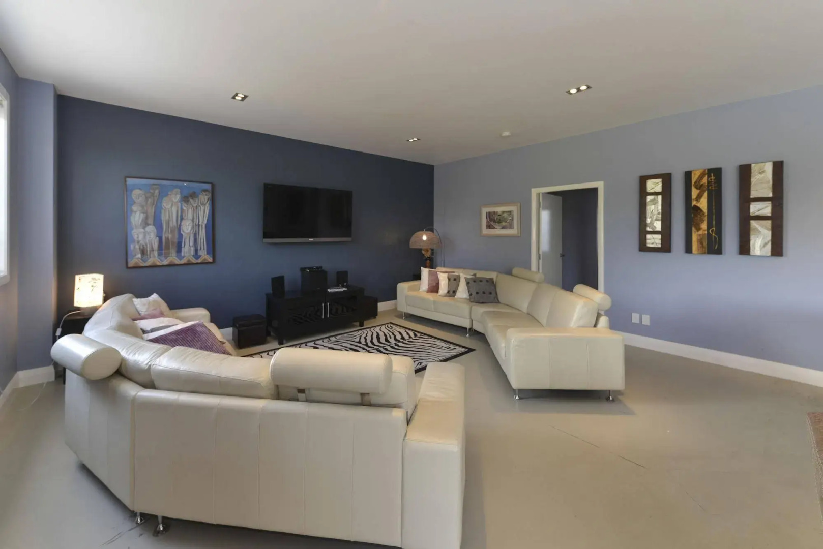 Lakefront Holiday Home