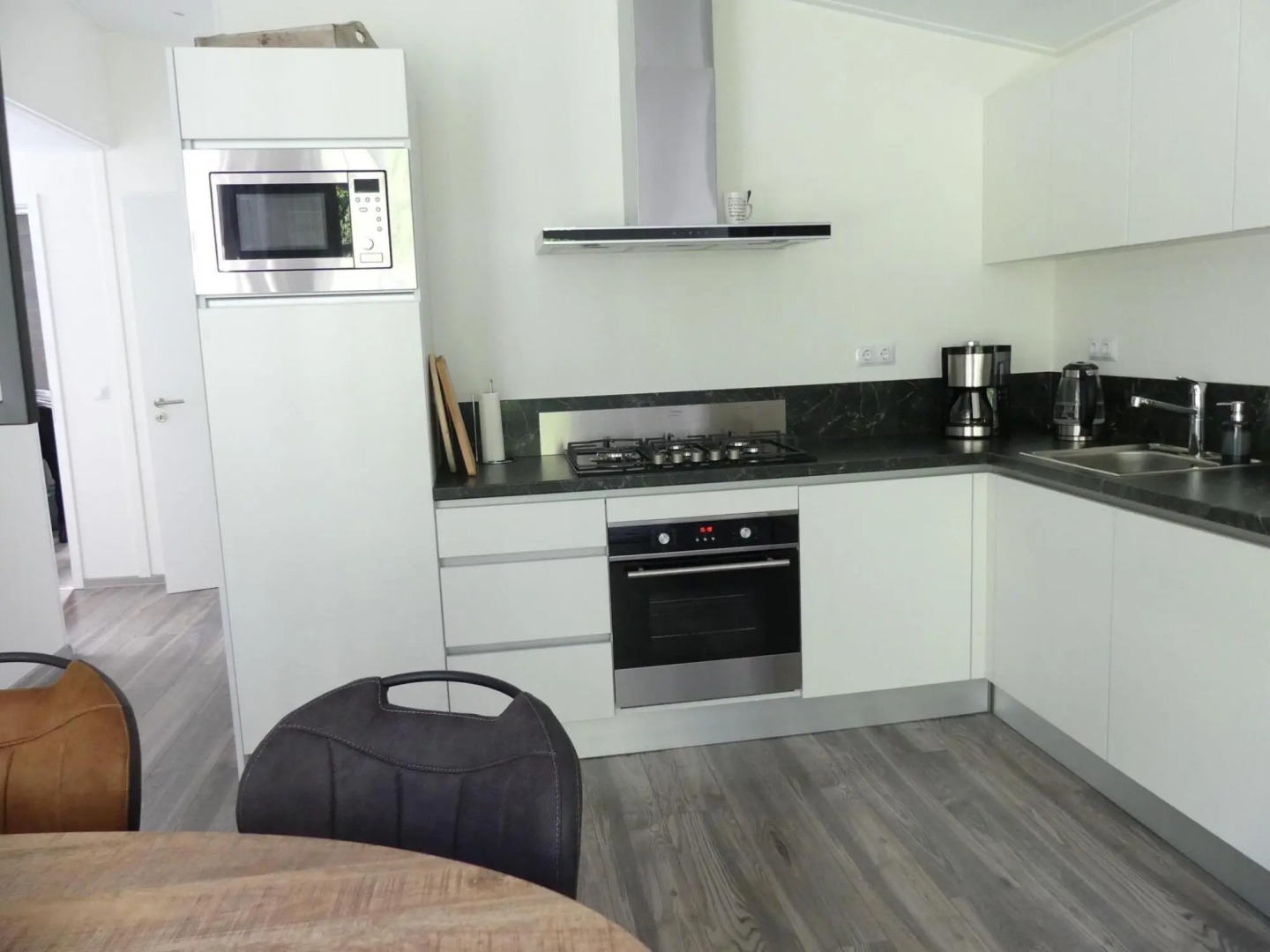 Modern chalet with beautiful garden, located in a holiday park by the forest