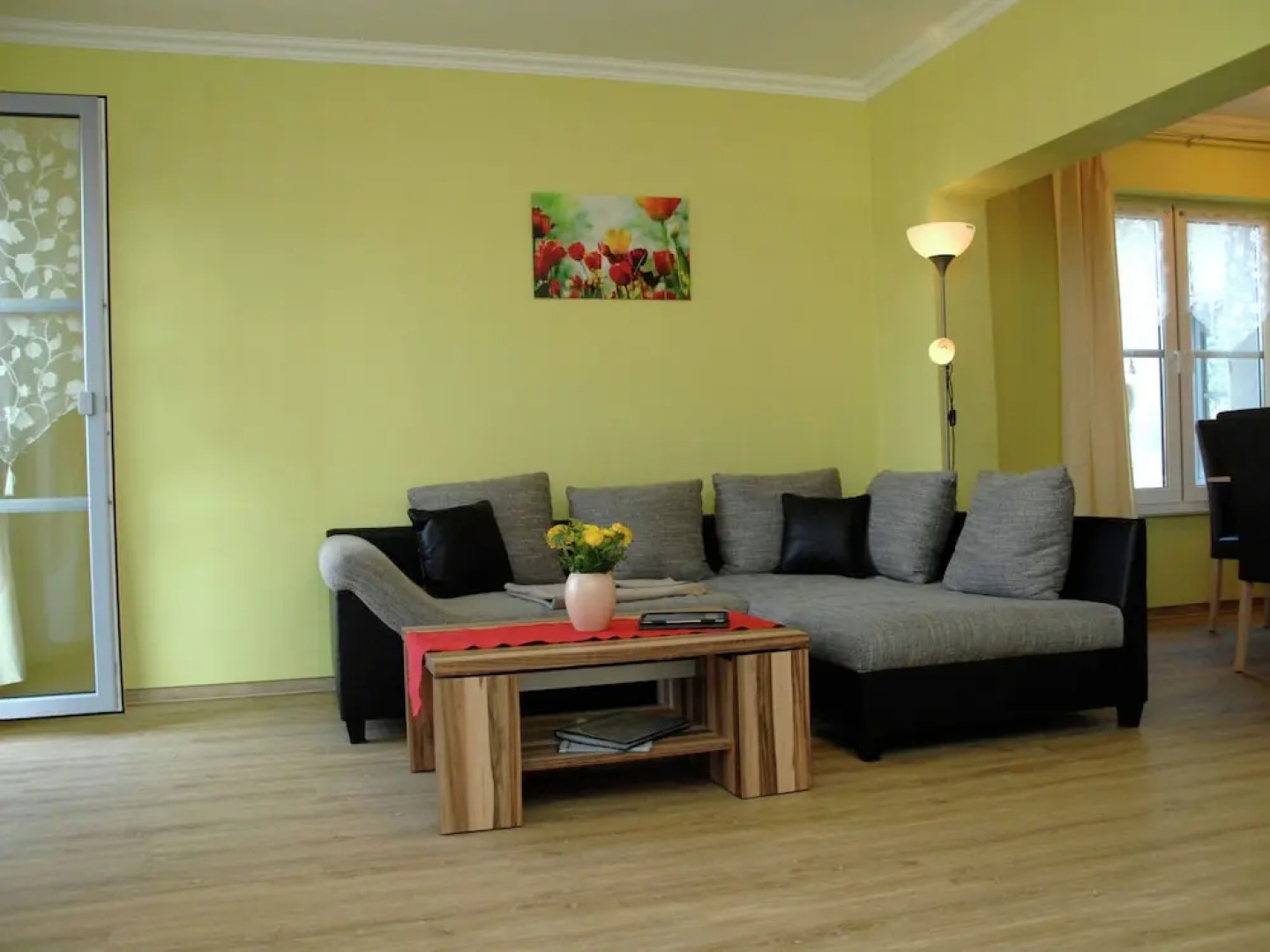 Spacious Seaside Apartment in Pepelow