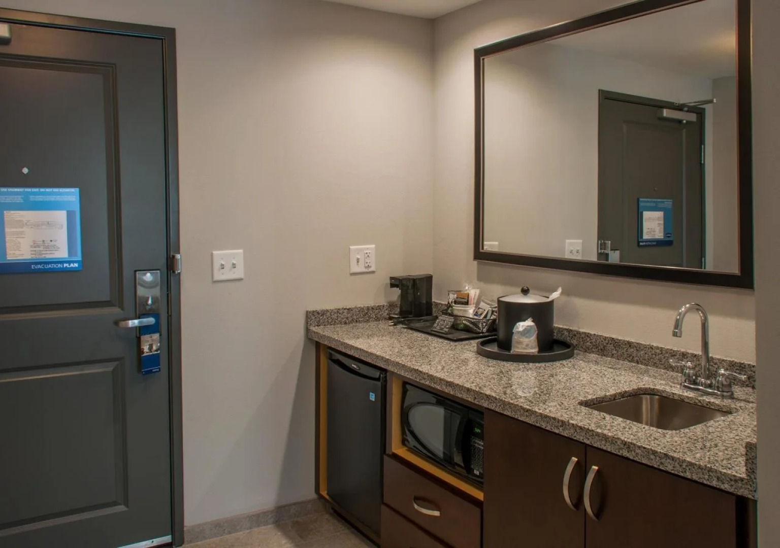 Hampton Inn & Suites Mishawaka/South Bend at Heritage Square