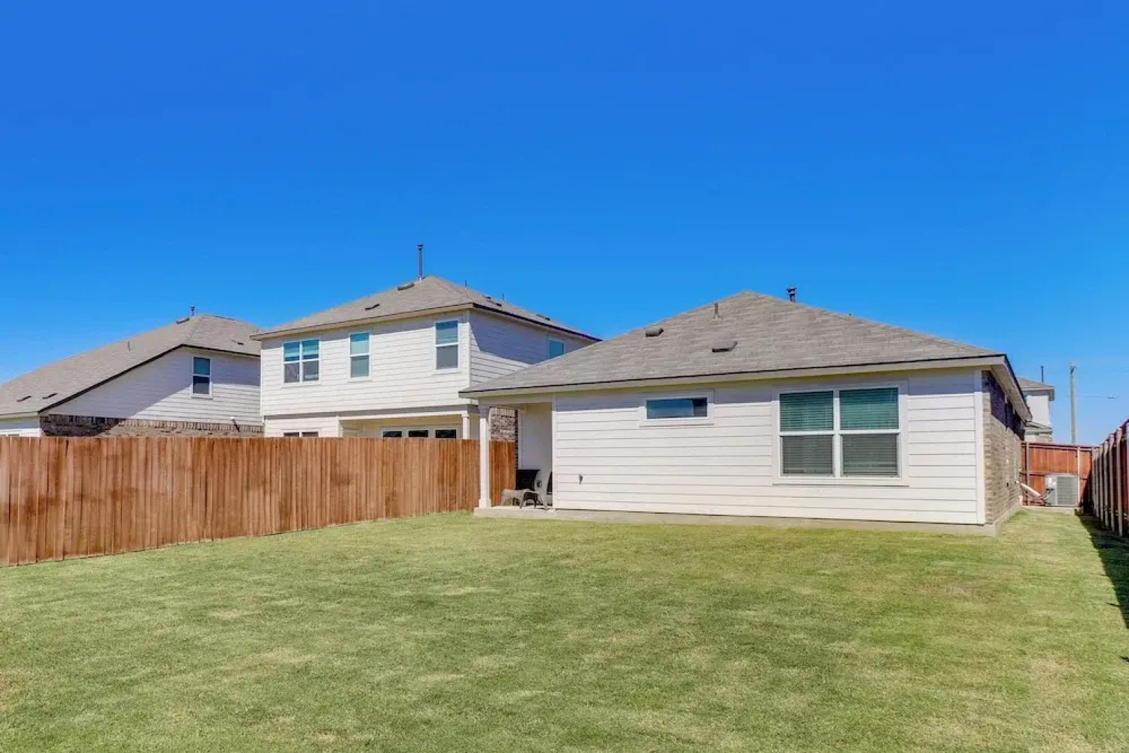 Hutto Getaway w/ Yard, 9 Mi to Lake Pflugerville!