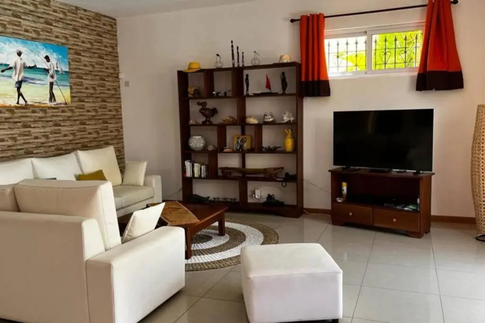 VILLA Bain Boeuf 150 from the beach, swimming pool