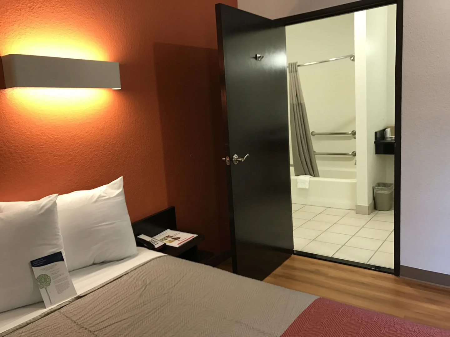 Motel 6 Newport Beach