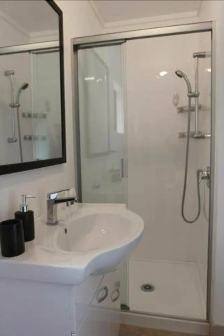 Genevieve's on Du Fresne