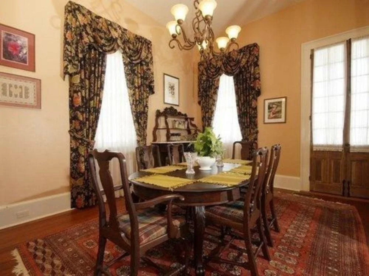 Aunt Dot's Luxurious Beachfront B&B