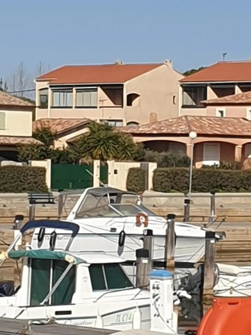 Studio Mezzanine vue port et mer