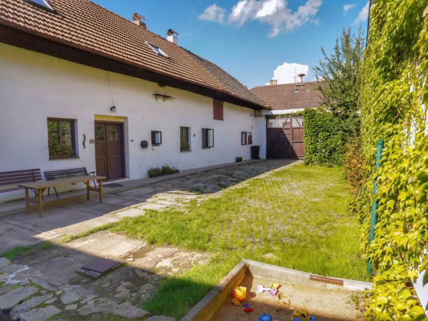 House U Hovorků Vlkov