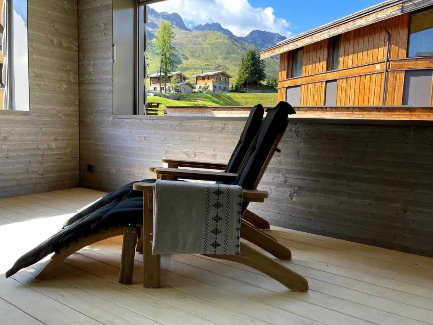 Ultra Luxurious 2-family Apartment on the Slopes in Arosa, CH