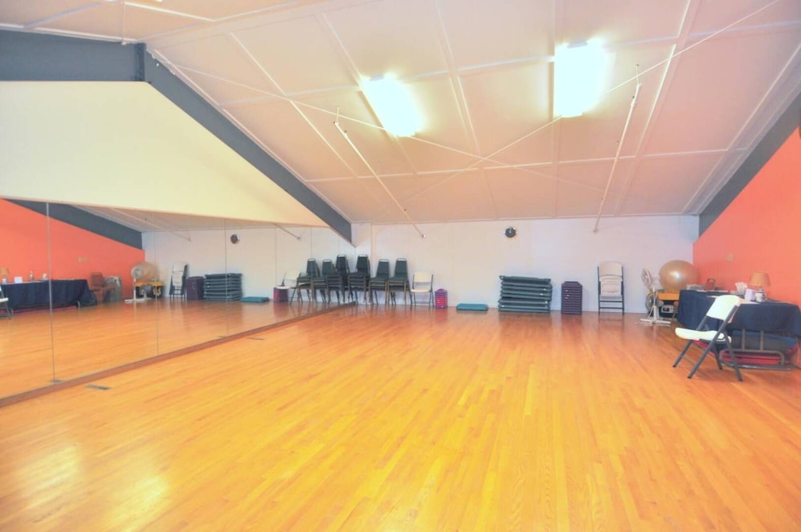 Fox Hollow - Cozy Den With a Hot Tub