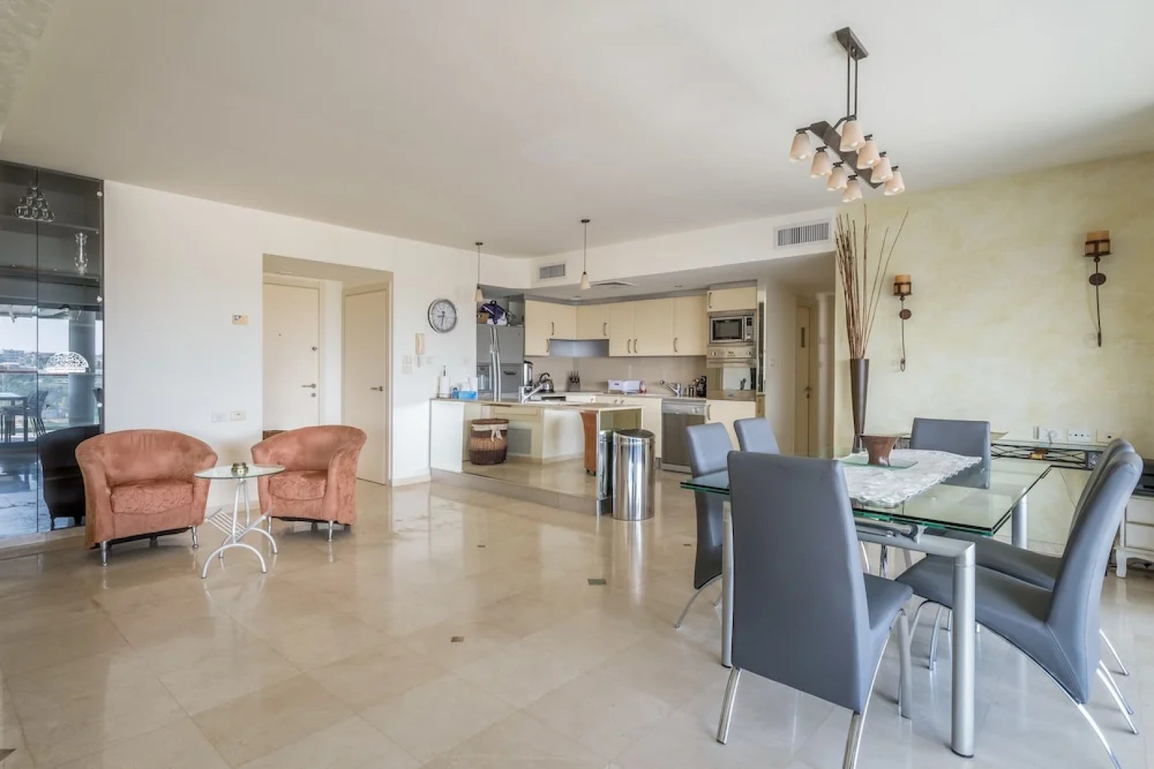 Beach Front By Ritz Hotel Pool Parking