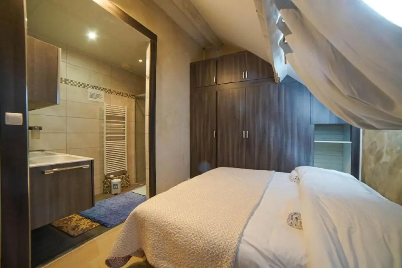 Chambres individuelles avec cuisine commune