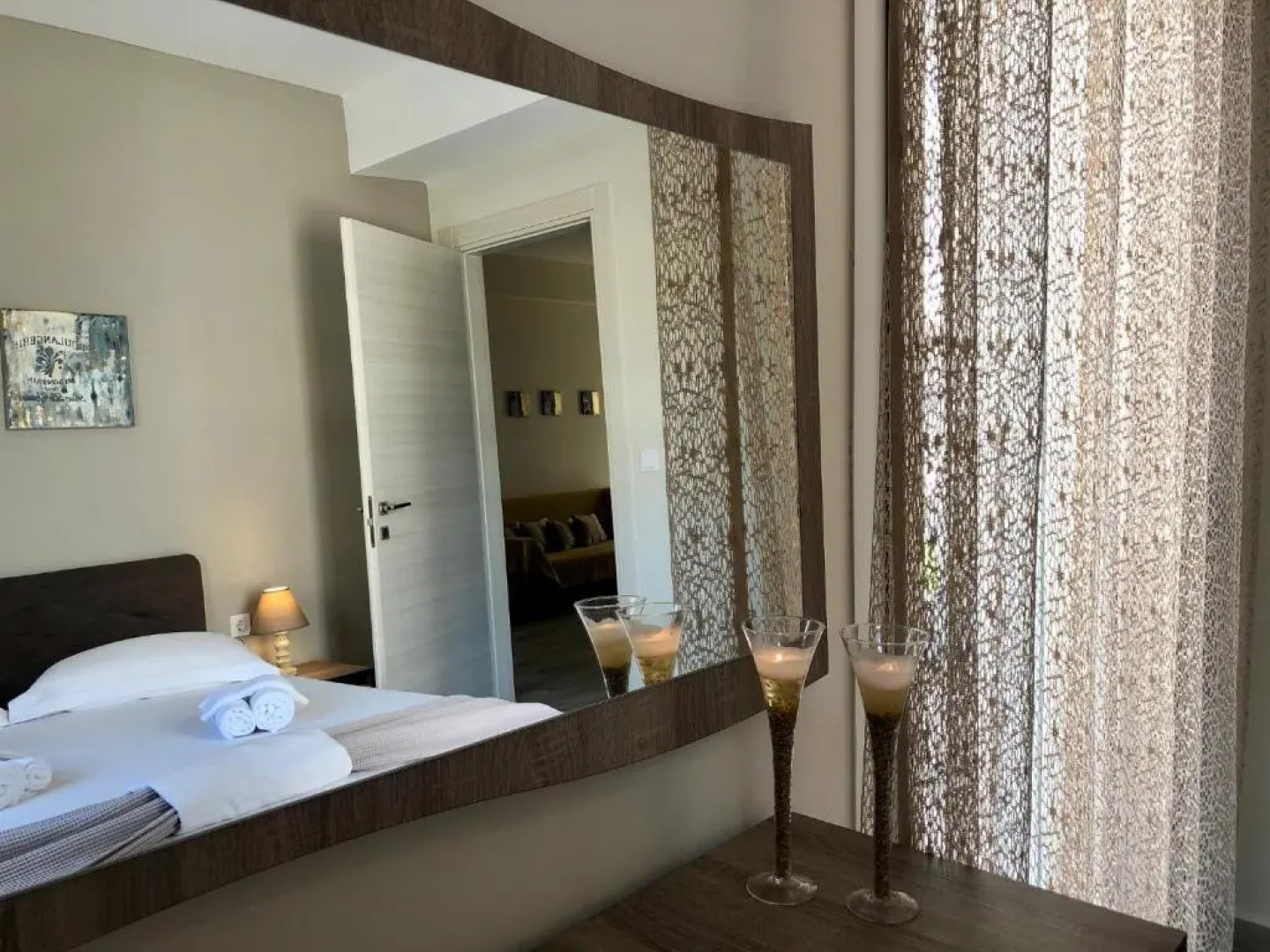 Gallery House in Drama