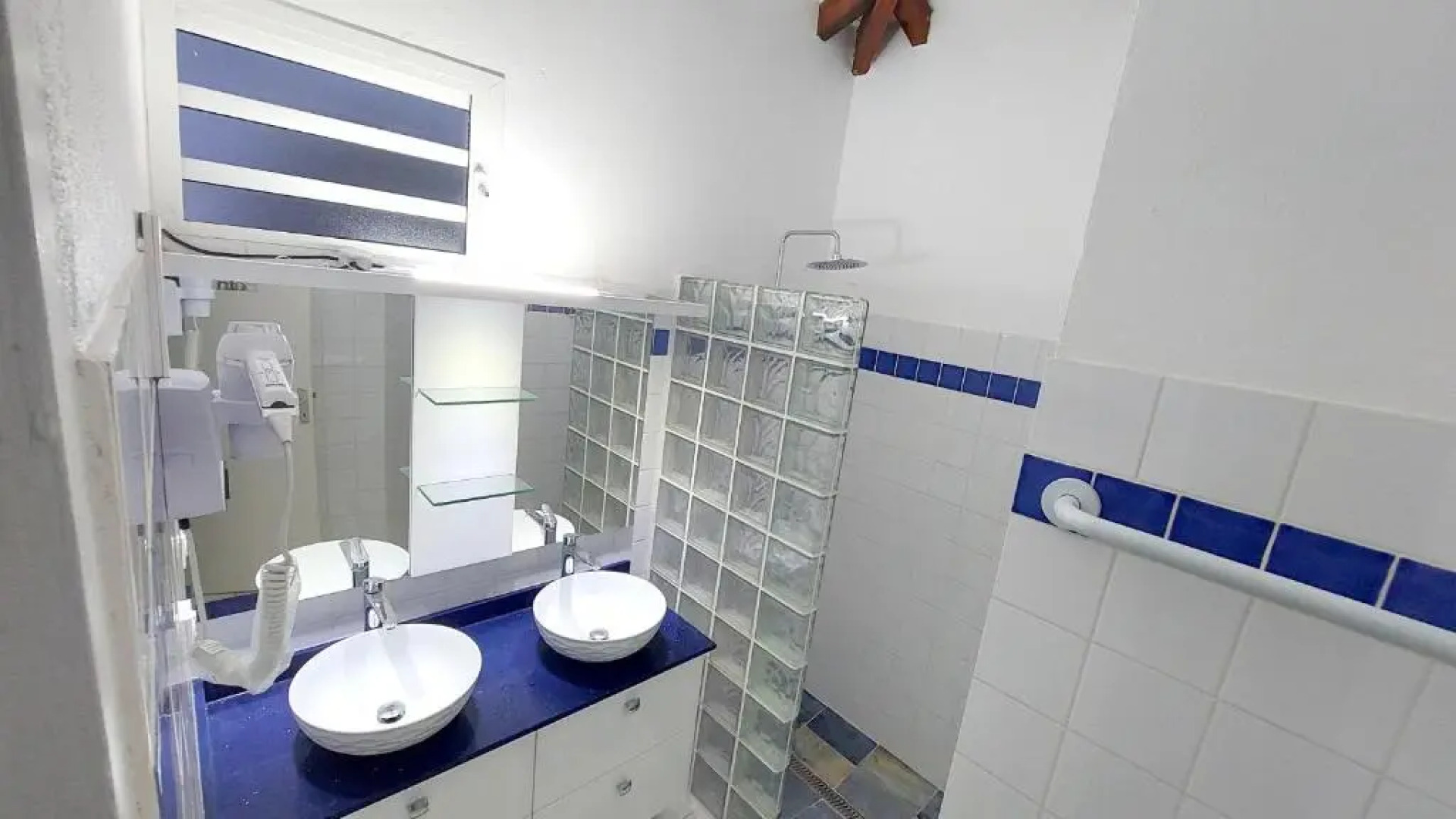 Bungalow d'une chambre avec piscine partagee jardin clos et wifi a Capesterre Belle Eau