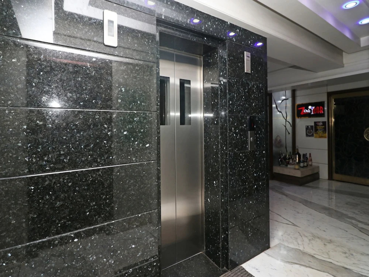 Capital O 3194 Hotel Dayal International