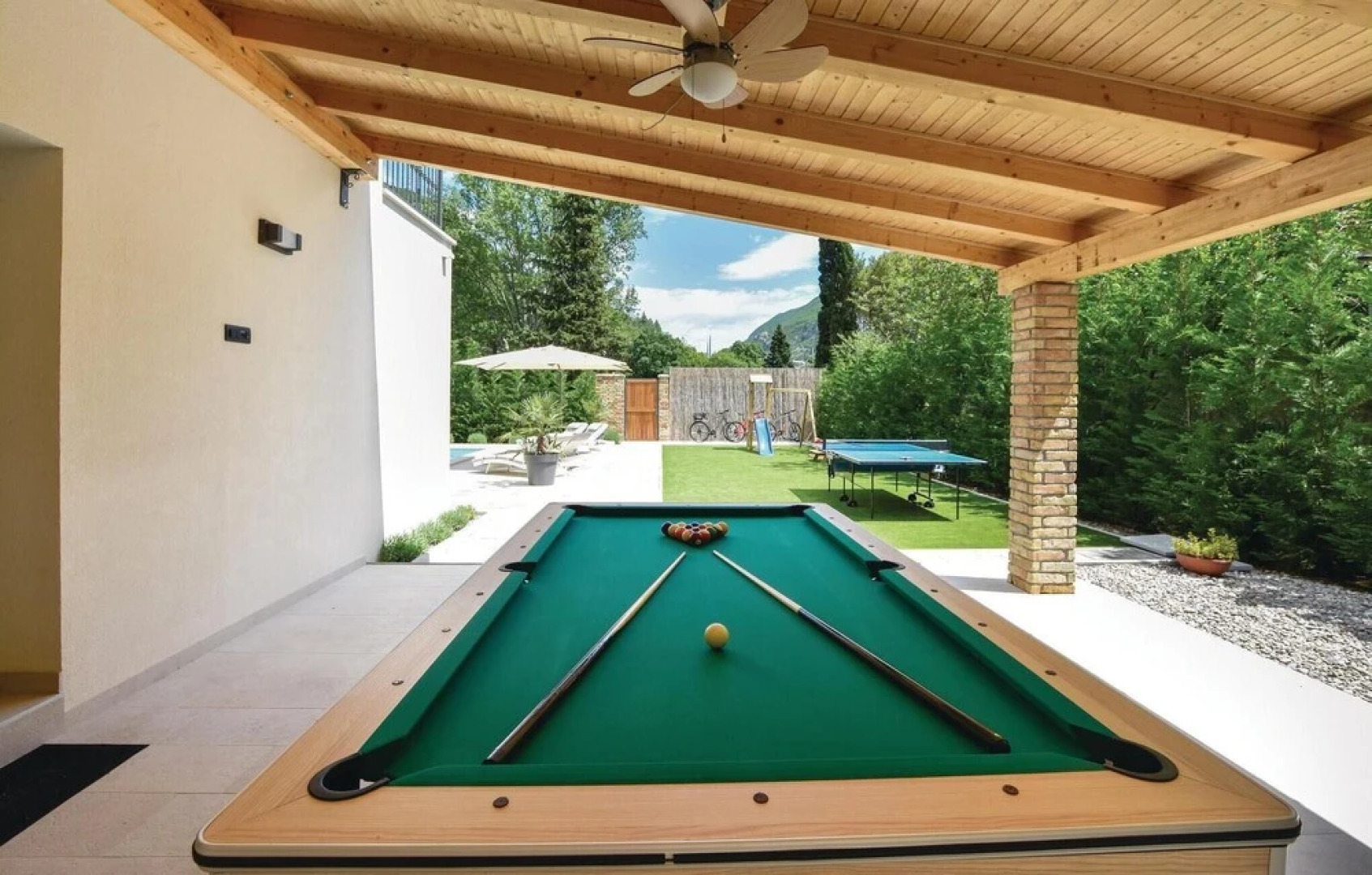 Amazing Home in Omis with Hot Tub, Sauna & WiFi