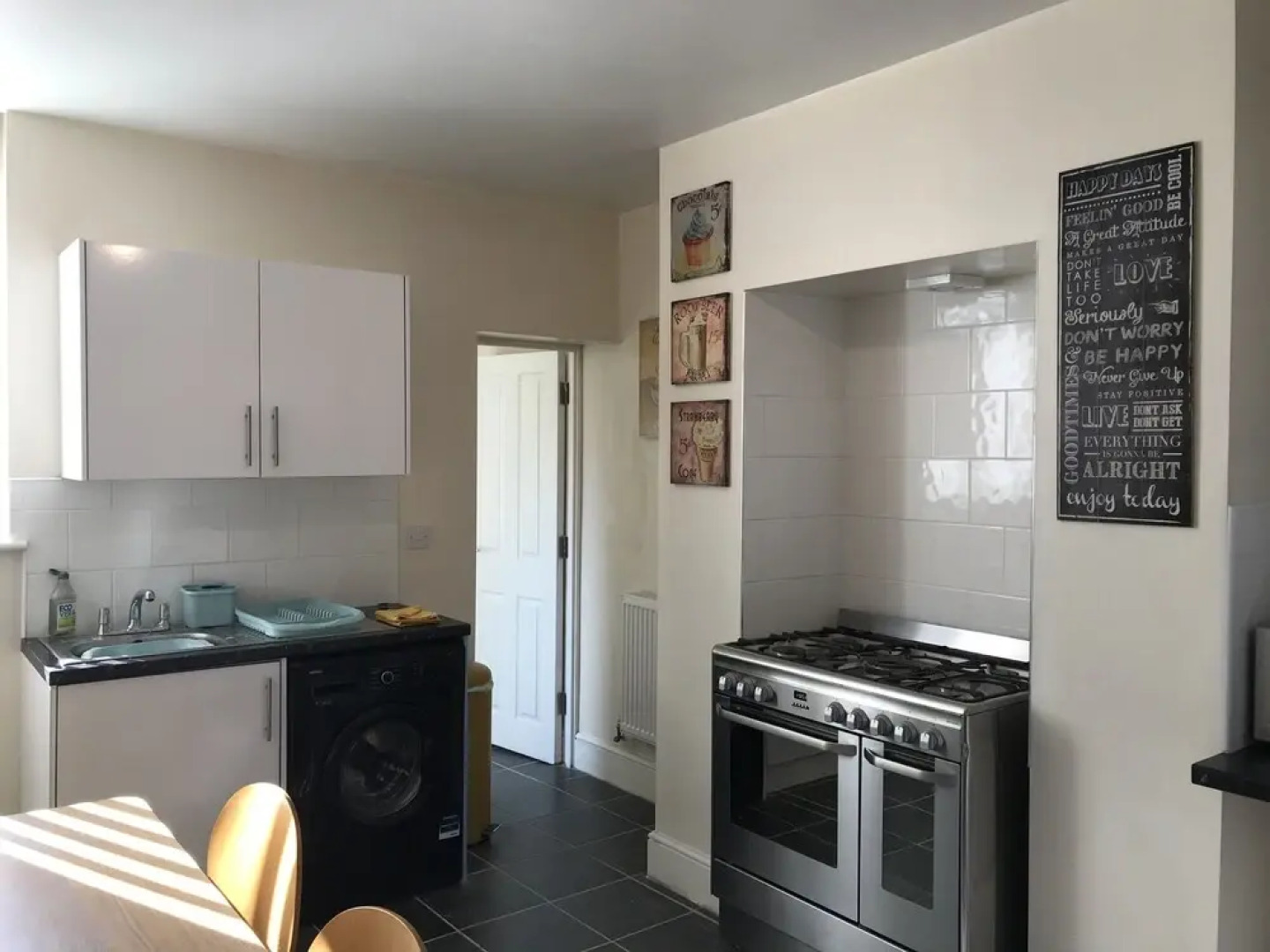 Welcoming Spacious 2-bedroom House in St Helens