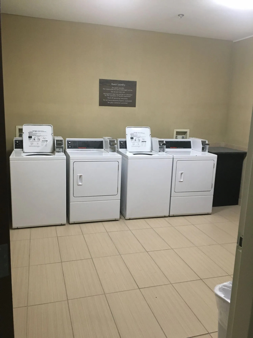 Magnolia Bay Hotel & Suites