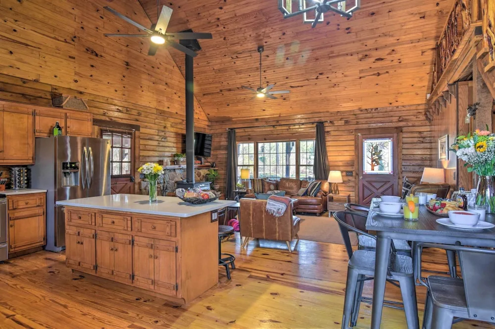 Luxury Pearcy Cabin w/ 5 Private Acres + Hot Tub!