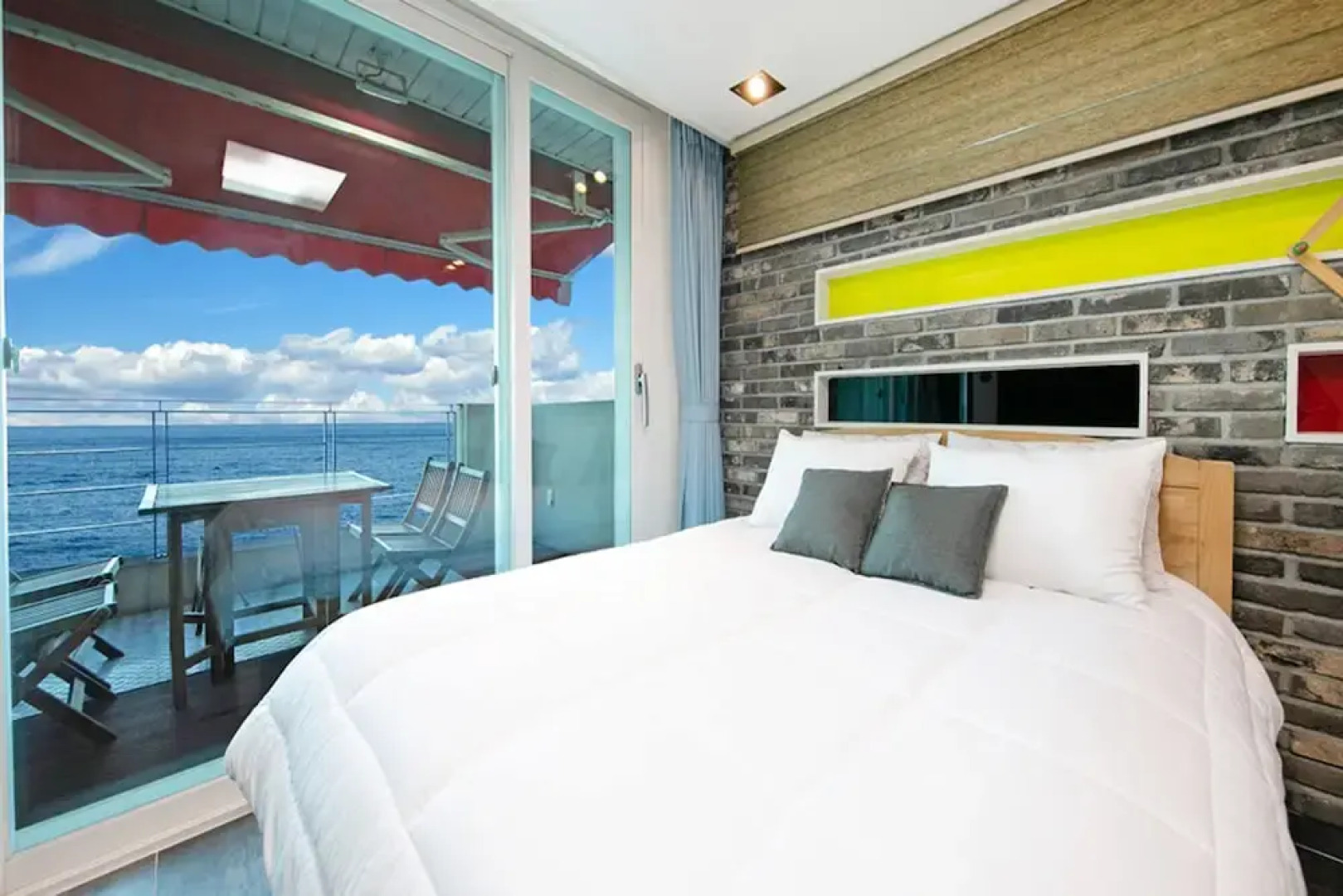 Pohang Couple Stone Pension