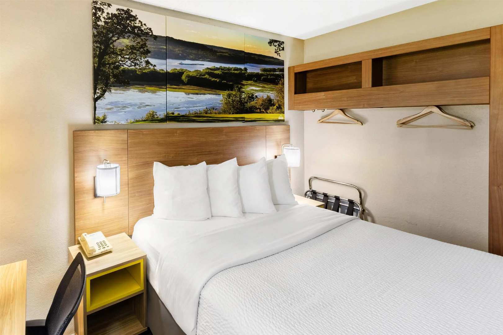 Days Inn by Wyndham Winona