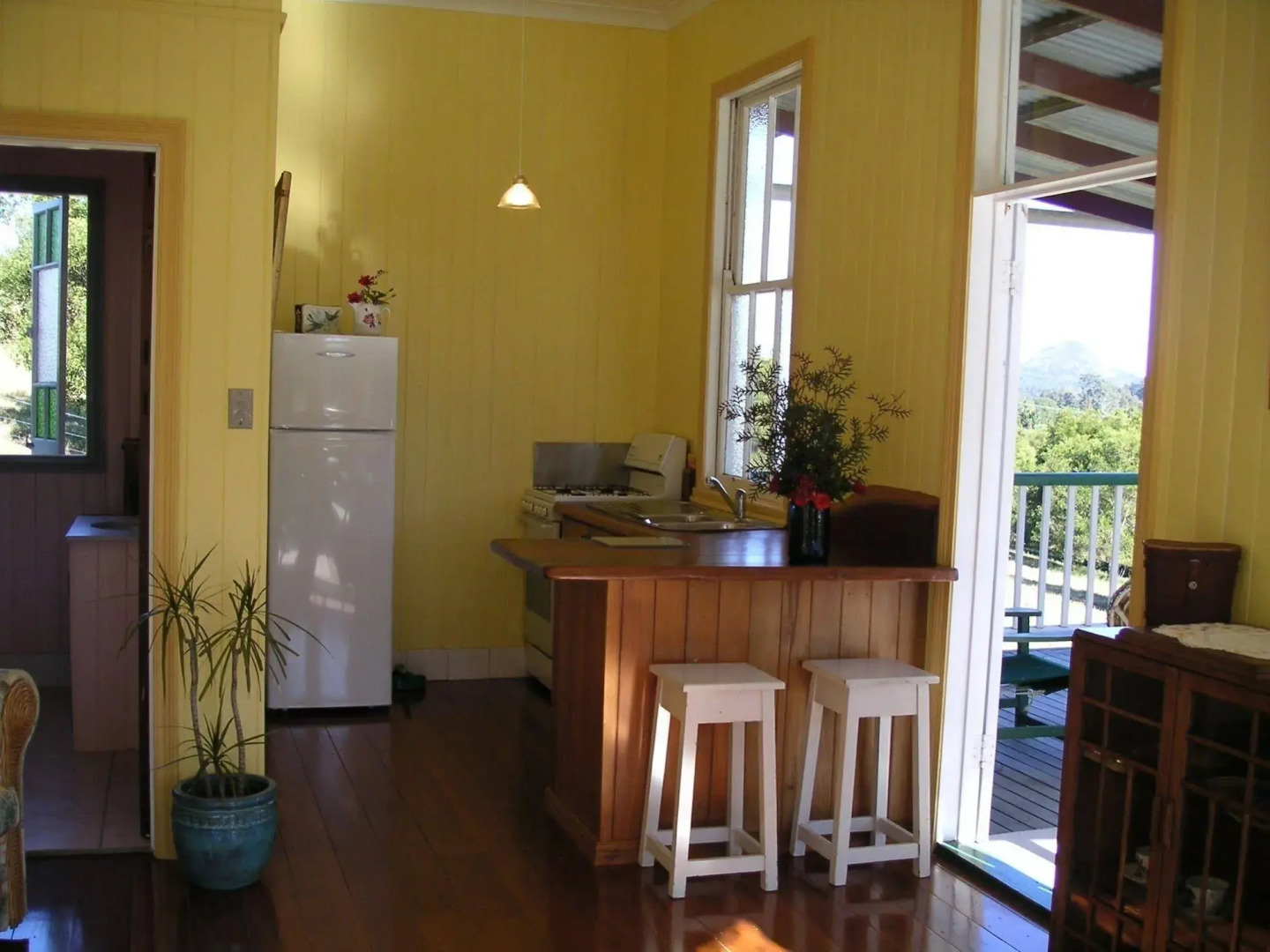 Отель Noosa Pomona Retreat