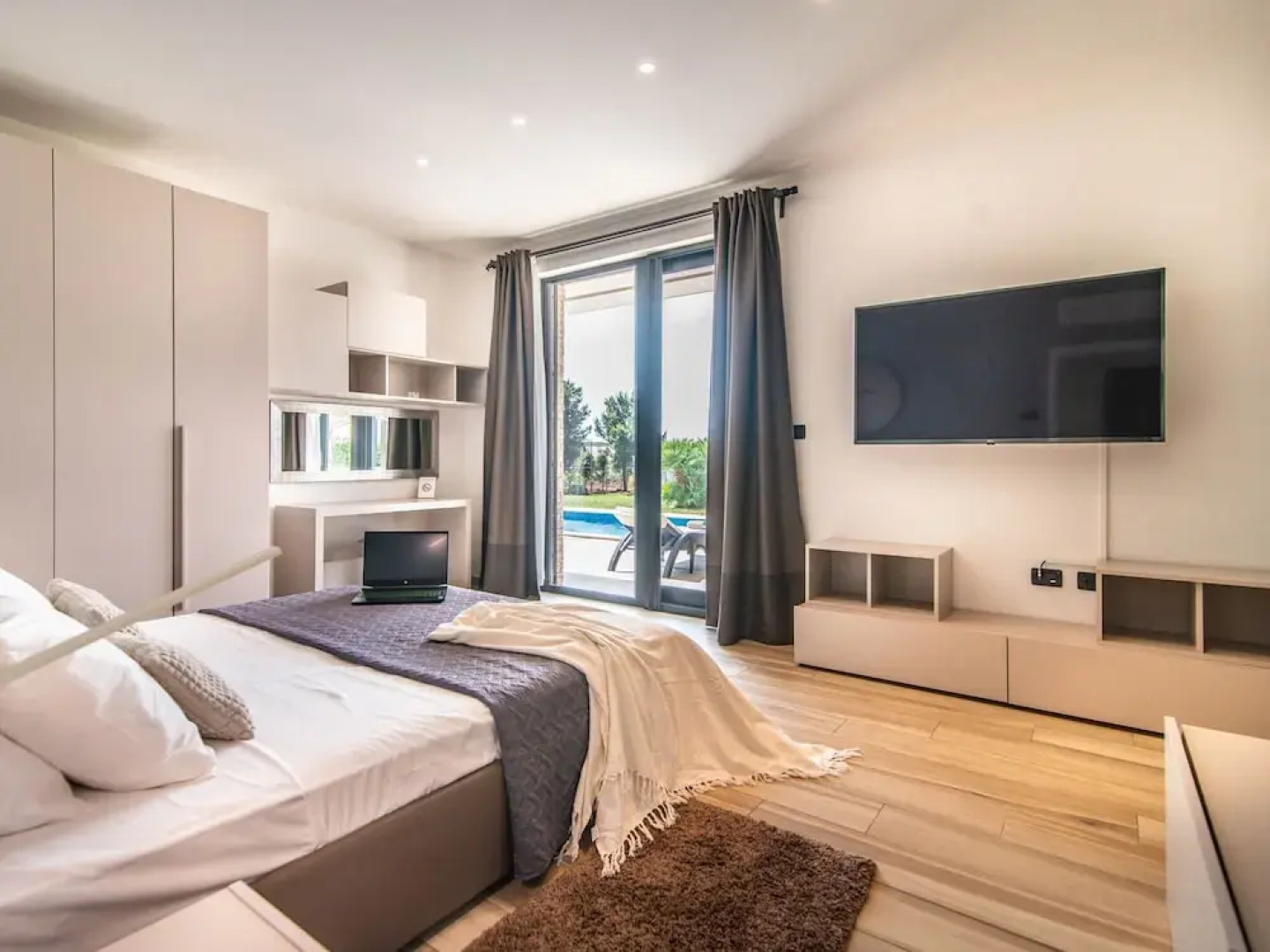 Luxury Villa With Pool and sea View