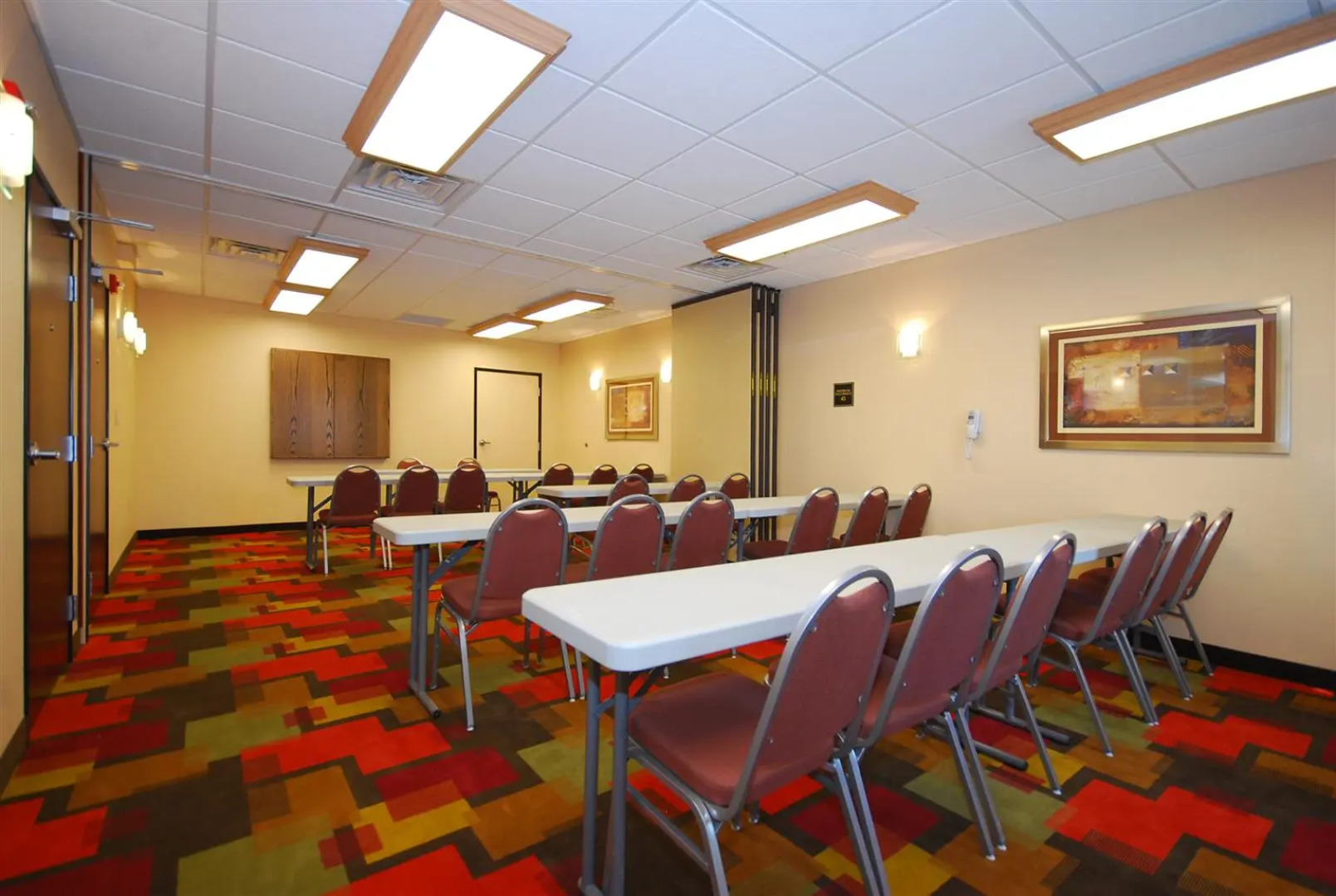 Paradise Inn & Suites