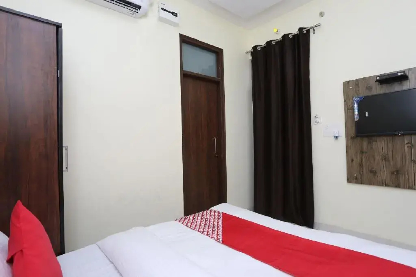 Regal by OYO Rooms