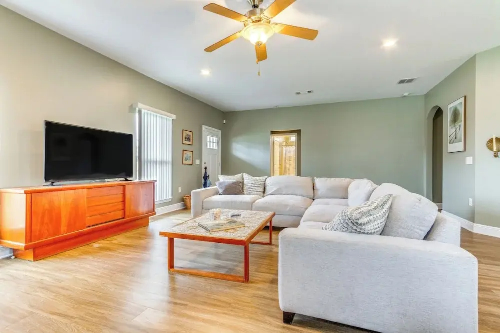 Pet-friendly Pensacola Home ~ 2 Mi to Bruce Beach!