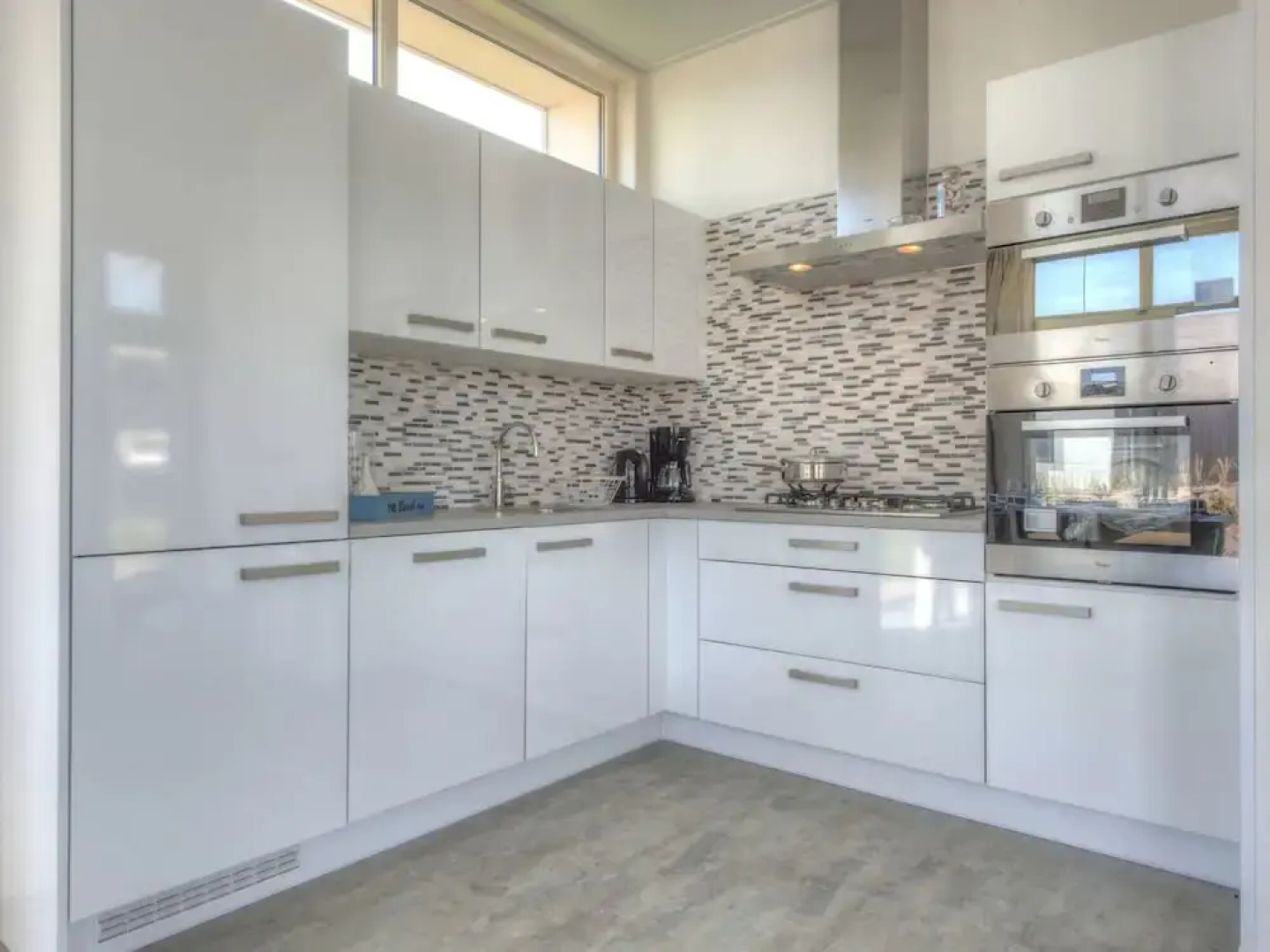 Modern Chalet With Combi Microwave, Near Rockanje