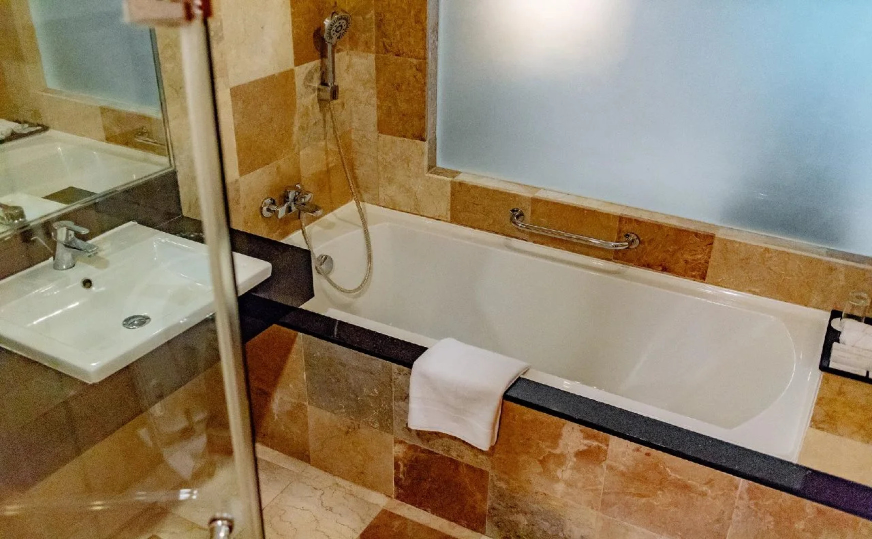 Crown Regency Courtyard Resort