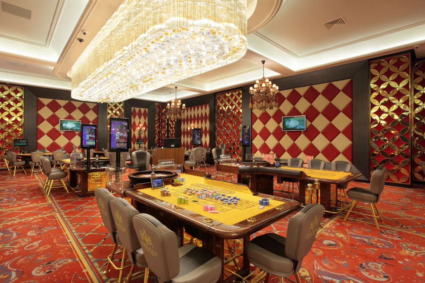 Royal Plaza Hotel and Casino
