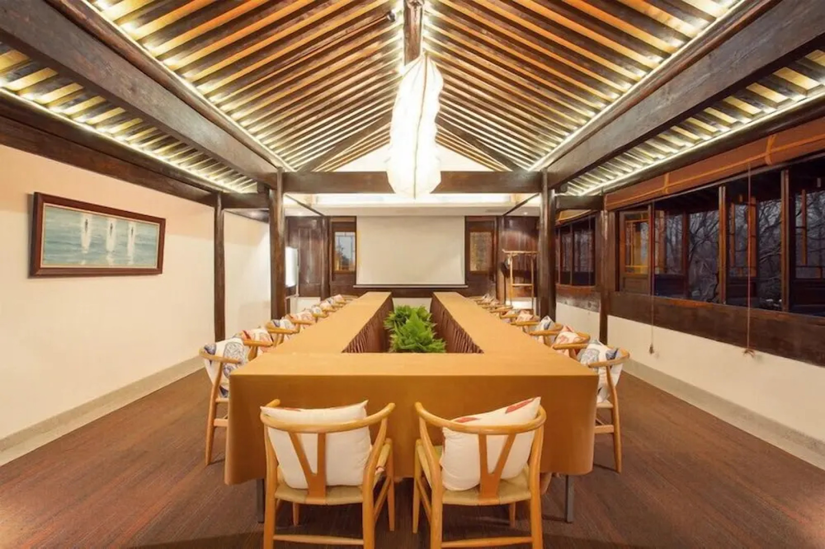 Yurong West Lake Cottage Resort Hotel