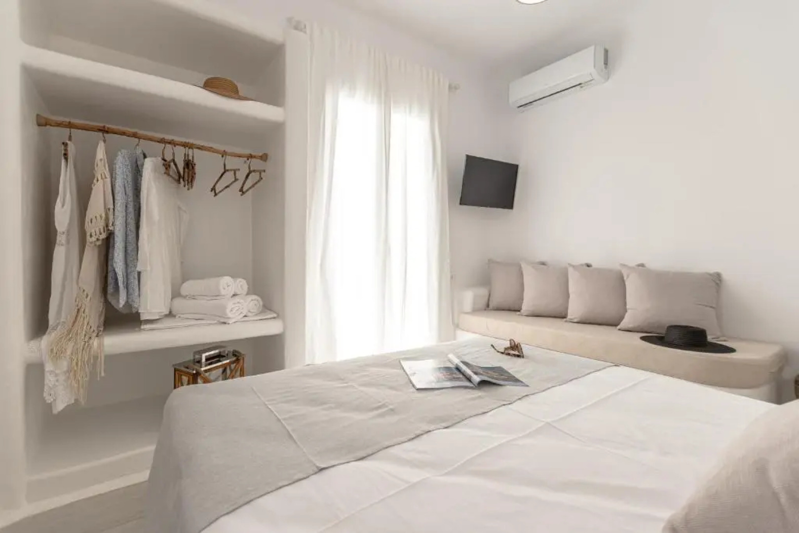 Ariadne's Crown Suites