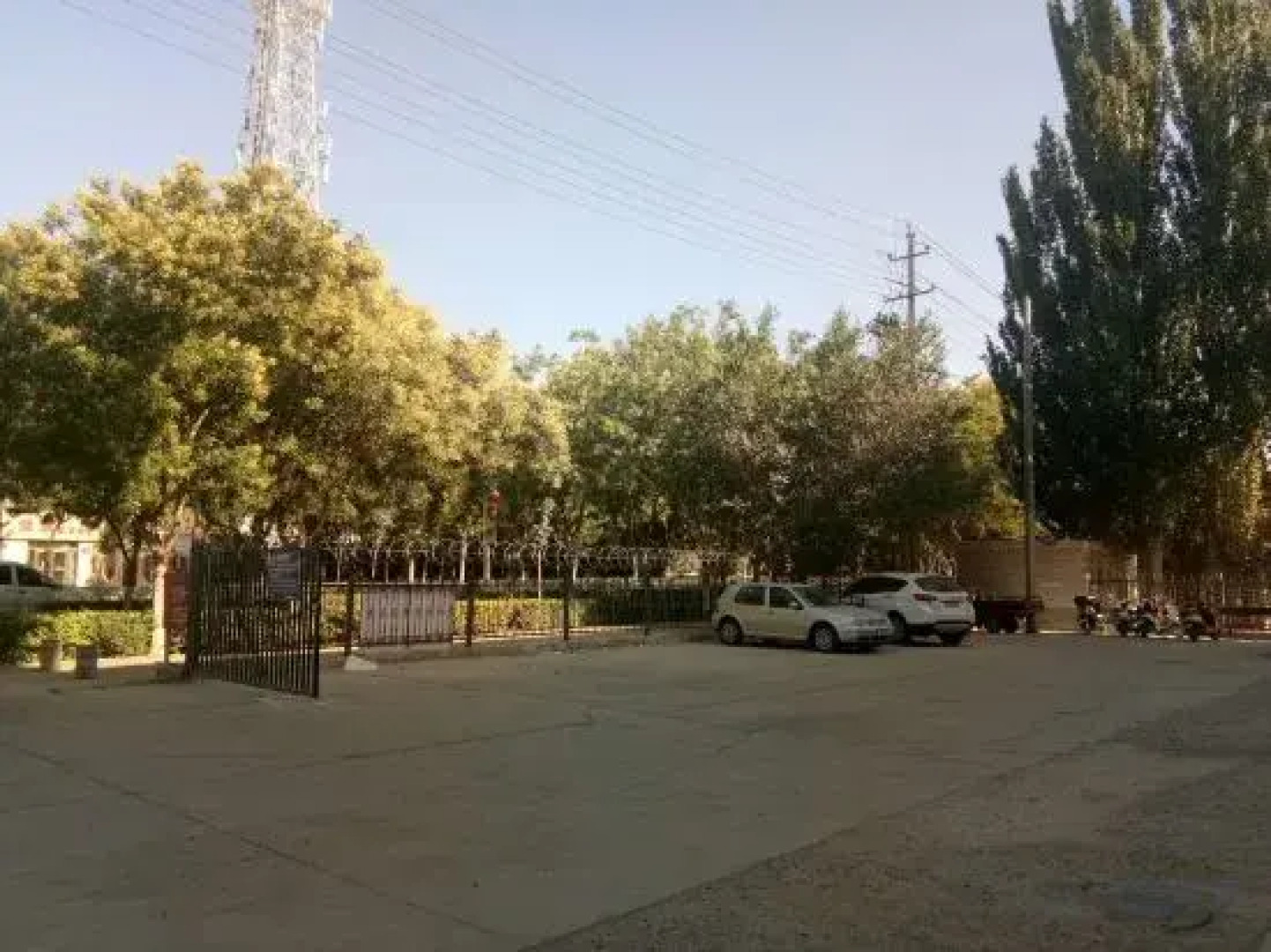 Ruoqiang holiday inn