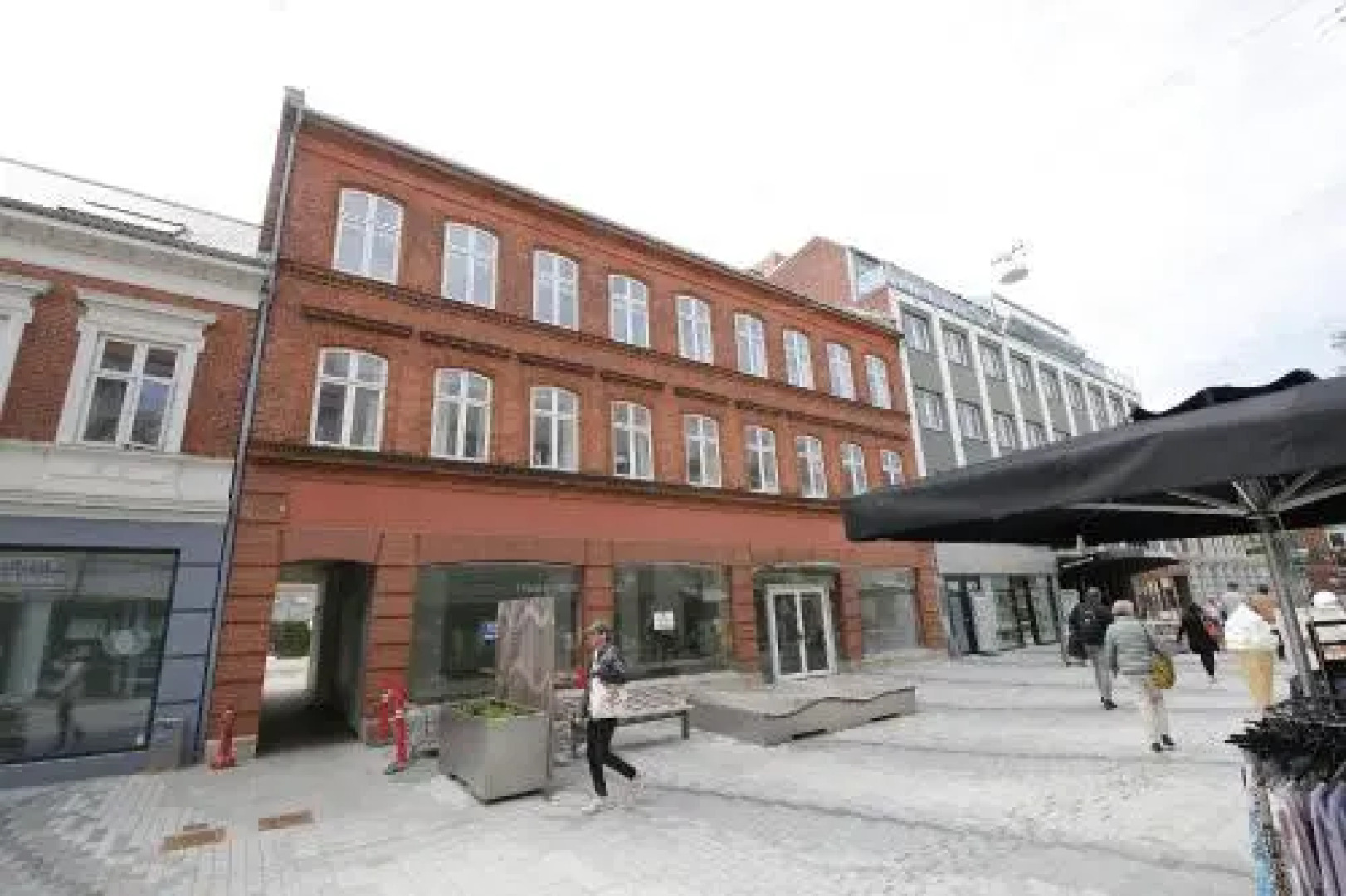 Kongensgade 32. 1 floor to the right