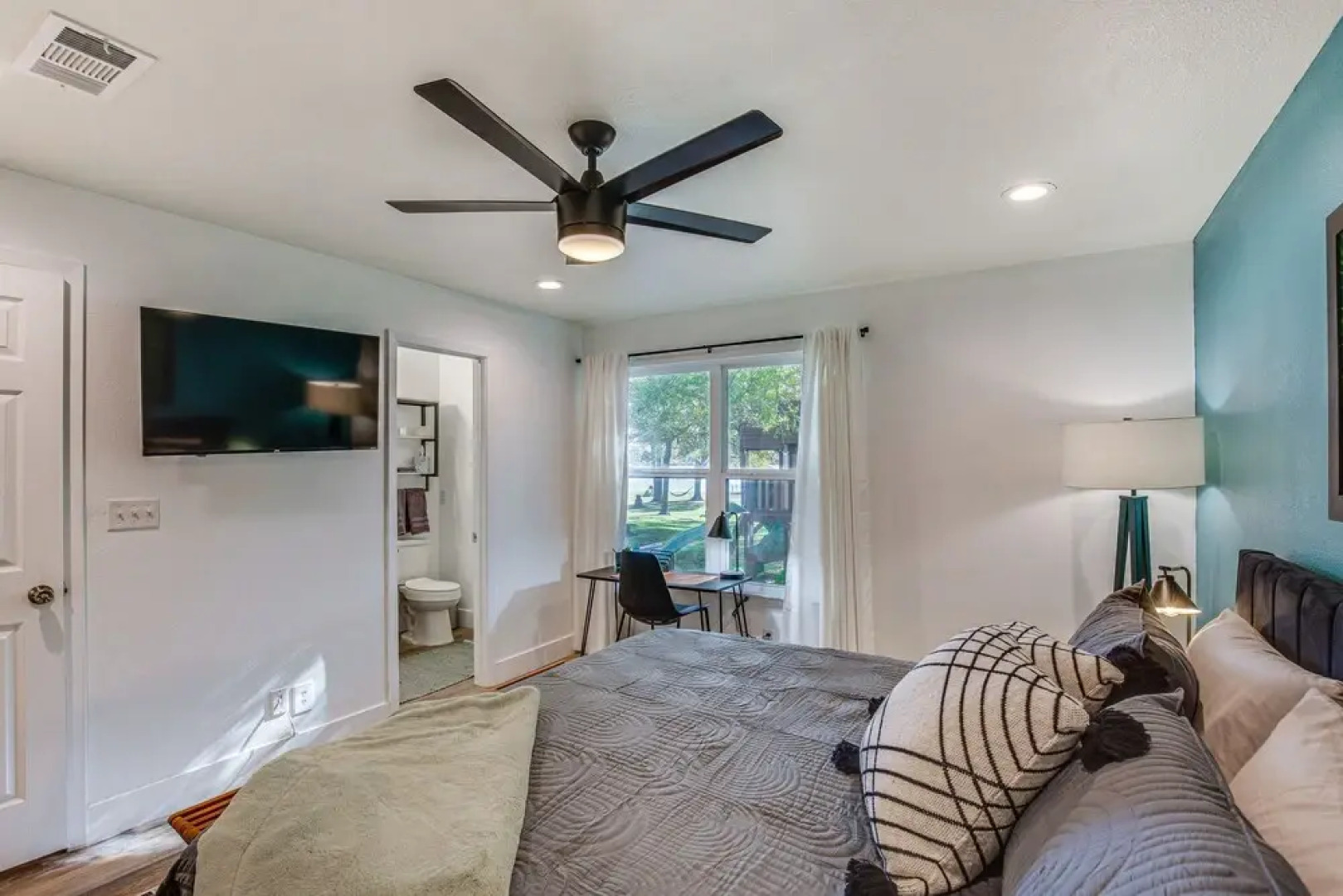 Private Dock: Charming Cedar Creek Retreat!