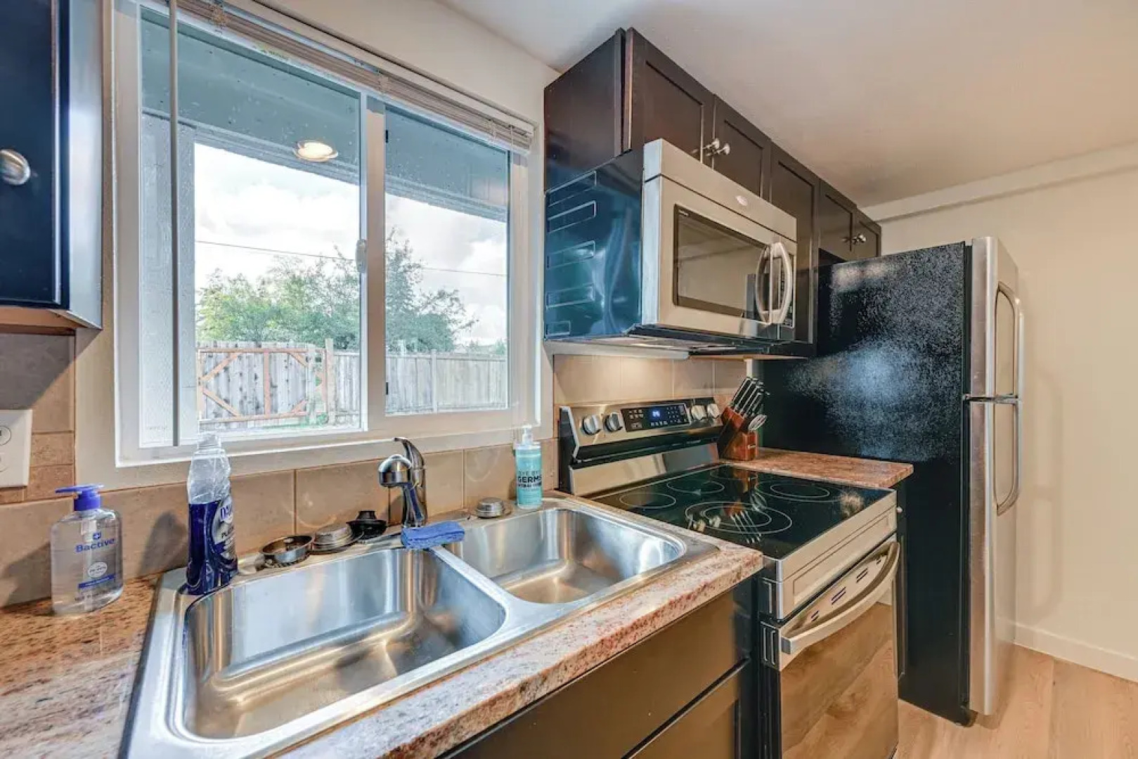 Cozy Tacoma Getaway w/ Grill & Hot Tub!