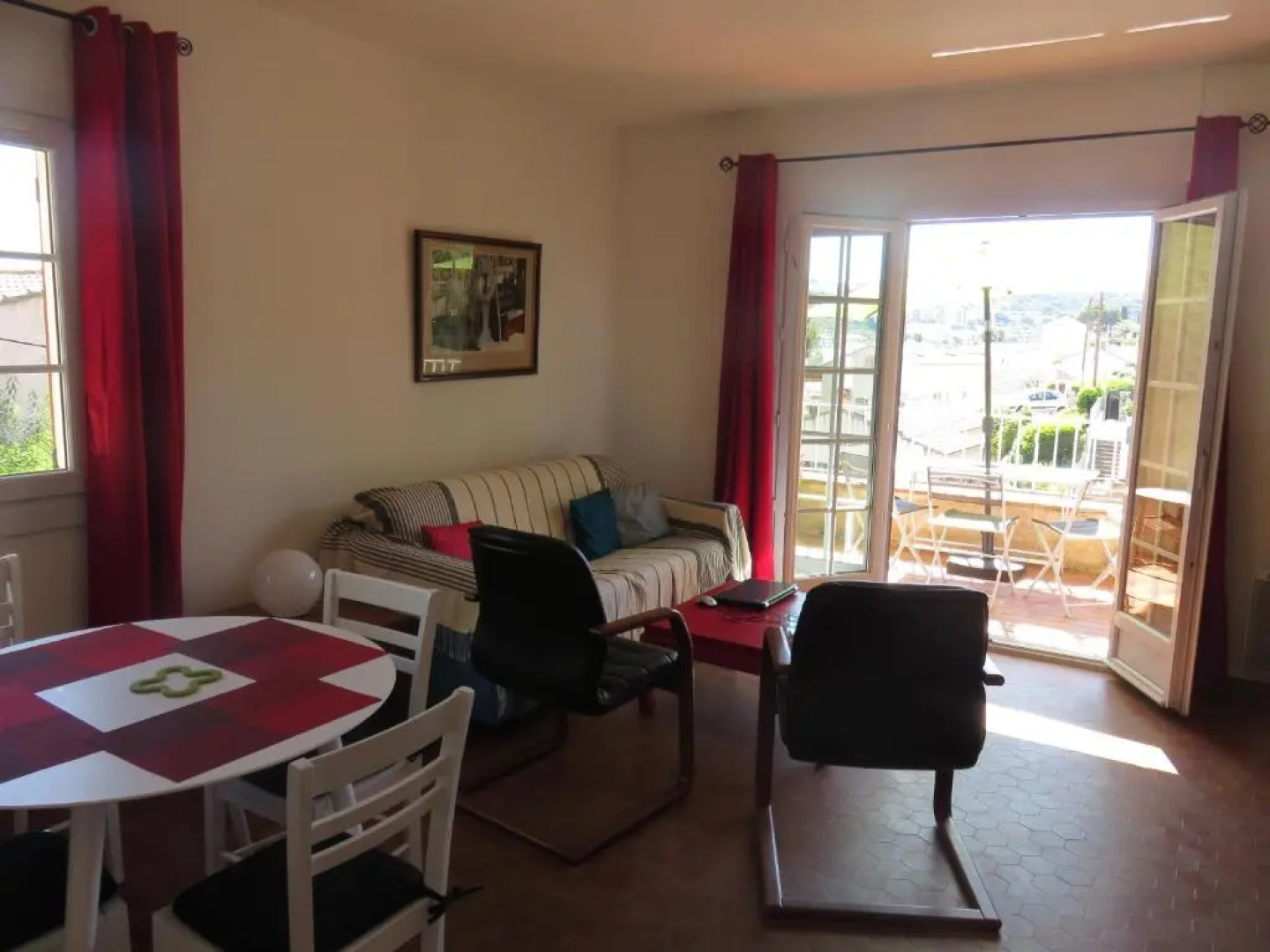 Très bel appartement T2 de 65 m2 avec terrasse vue sur port.