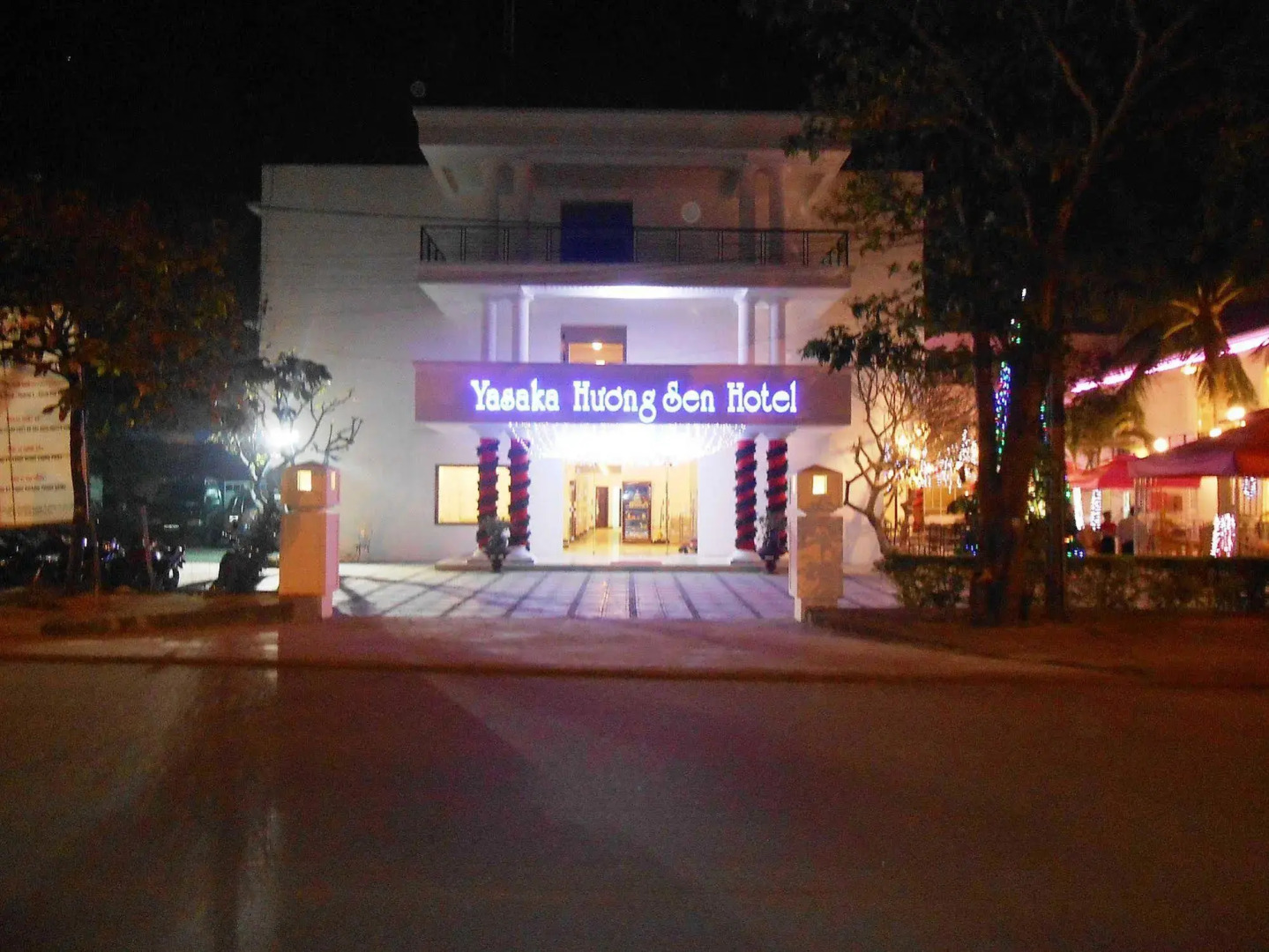 Yasaka Huong Sen Restaurant & Hotel