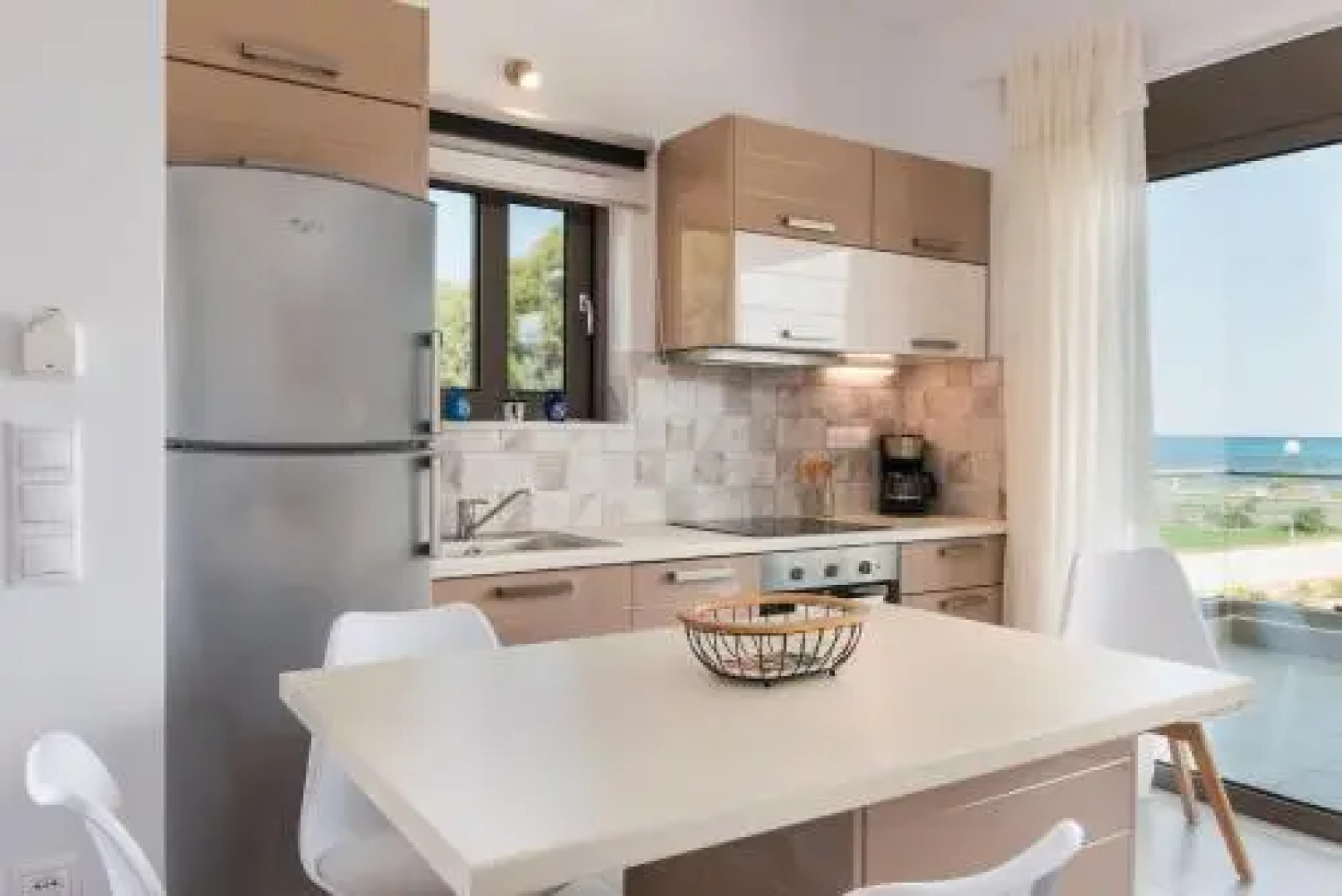 Niovi Seaside Suites